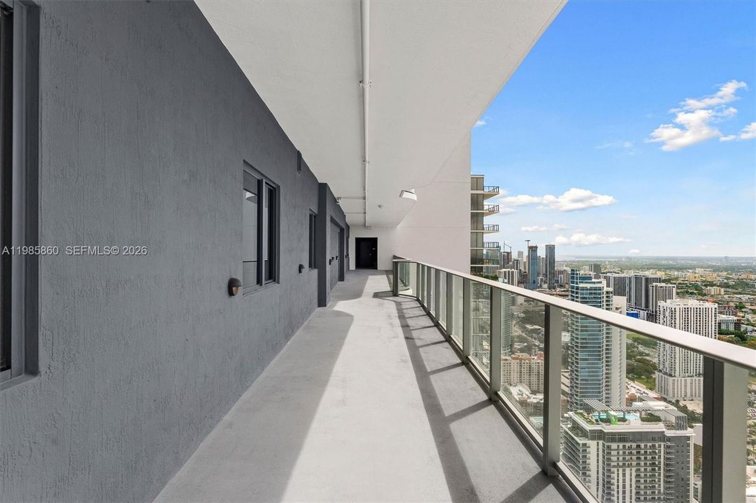 Activo con contrato: $24,950 (4 camas, 5 baños, 3000 Pies cuadrados)