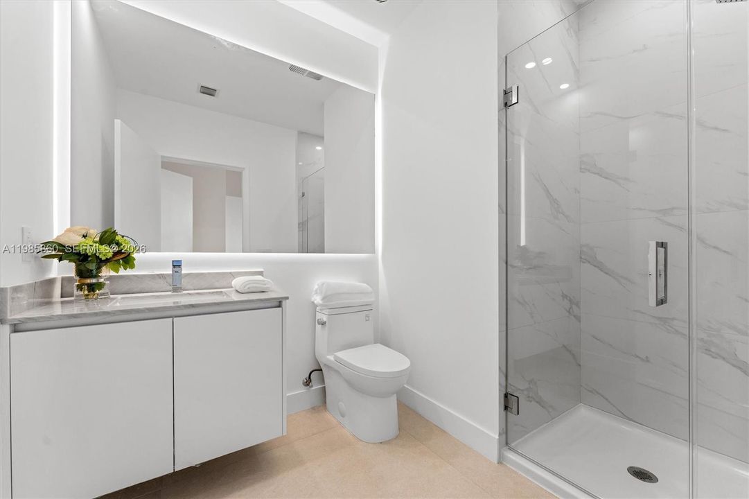Activo con contrato: $24,950 (4 camas, 5 baños, 3000 Pies cuadrados)