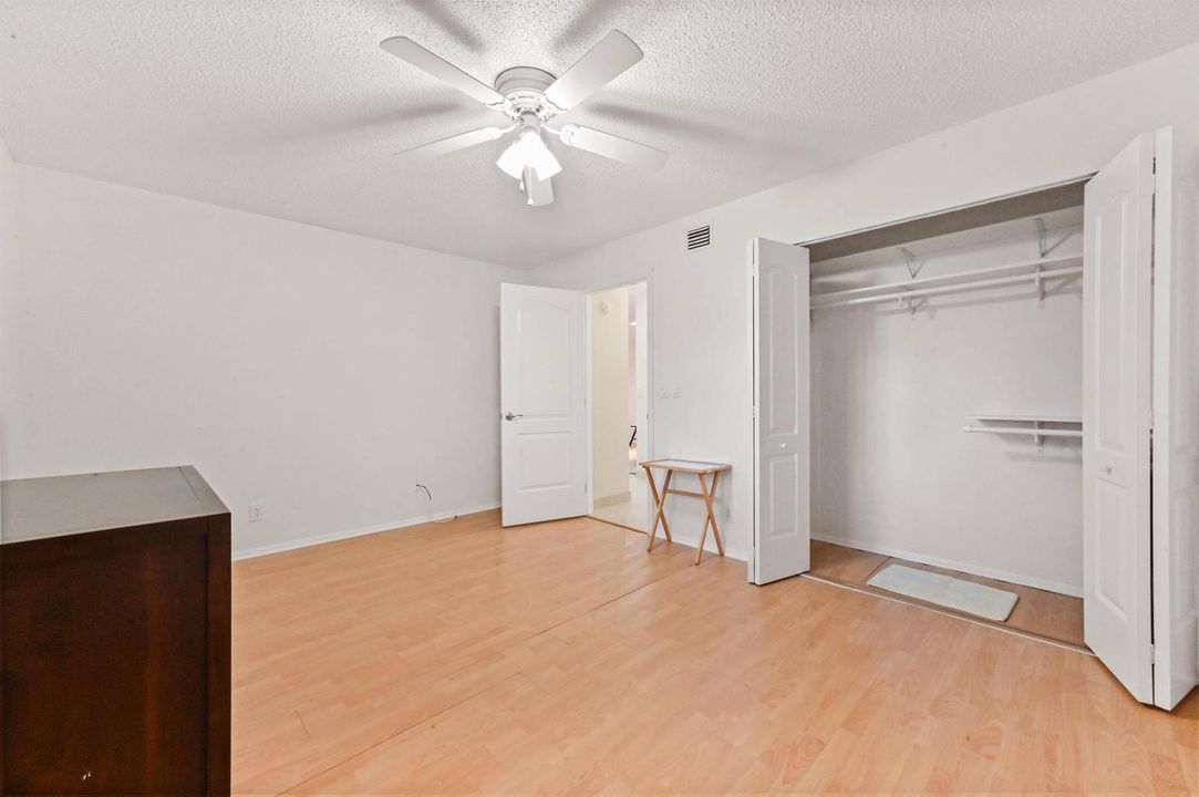 22 Bedroom 03