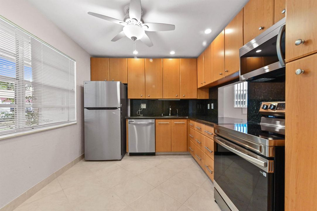 13 Kitchen 01