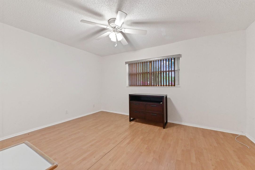 20 Bedroom 01