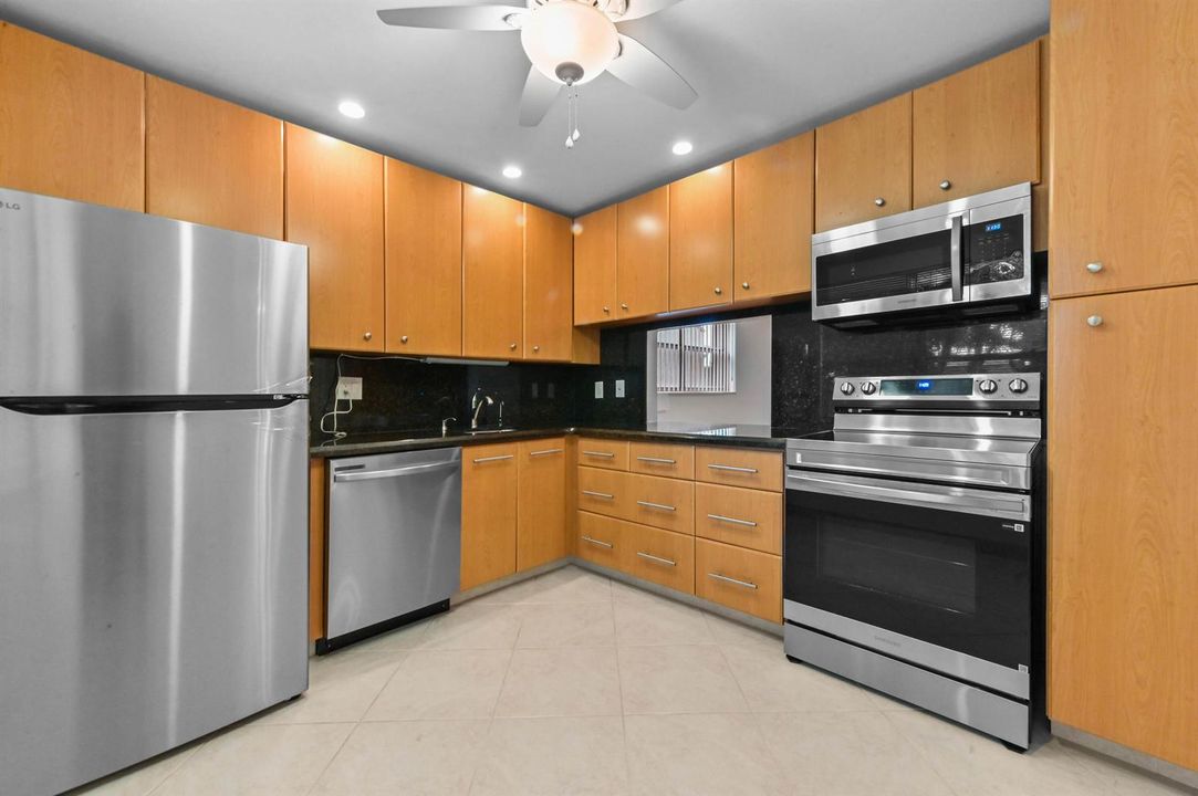 14 Kitchen 02