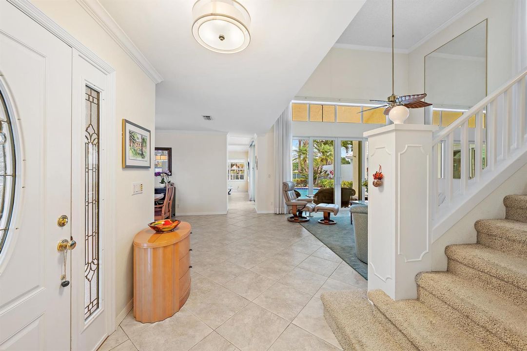 18 Windsor Ln- Entry