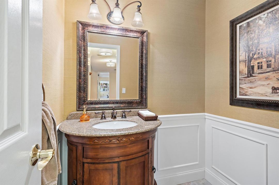 18 Windsor Ln 1:2 bath