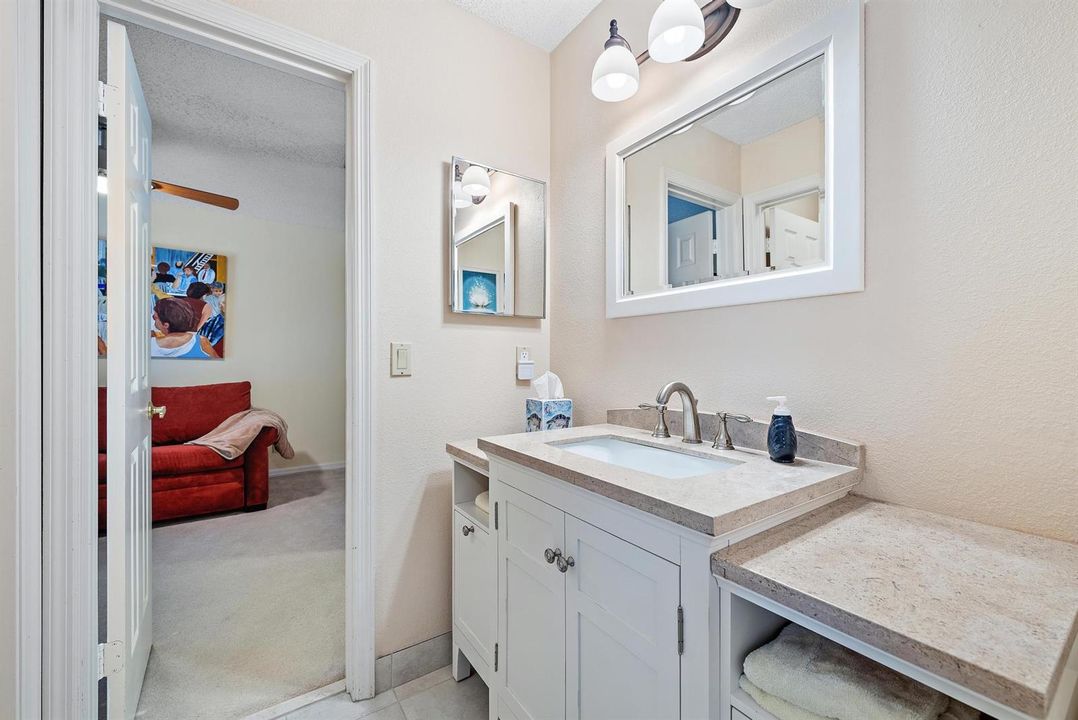 18 Windsor Ln-Guest Bathroom