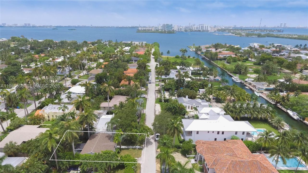 Serene residential setting near the bay
