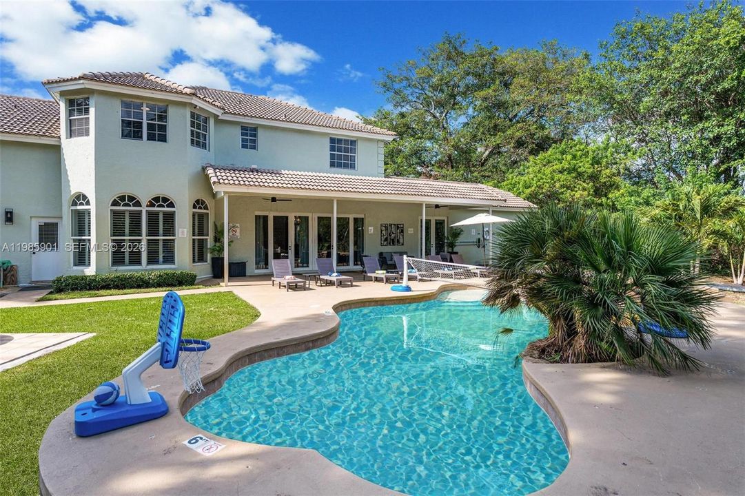 待售: $2,490,000 (8 贝兹, 4 浴室, 3425 平方英尺)