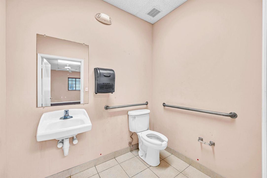 6090 BOULEVARD OF CHAMPIONS-22