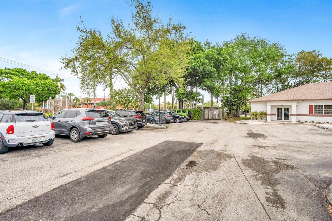 6090 BOULEVARD OF CHAMPIONS-67
