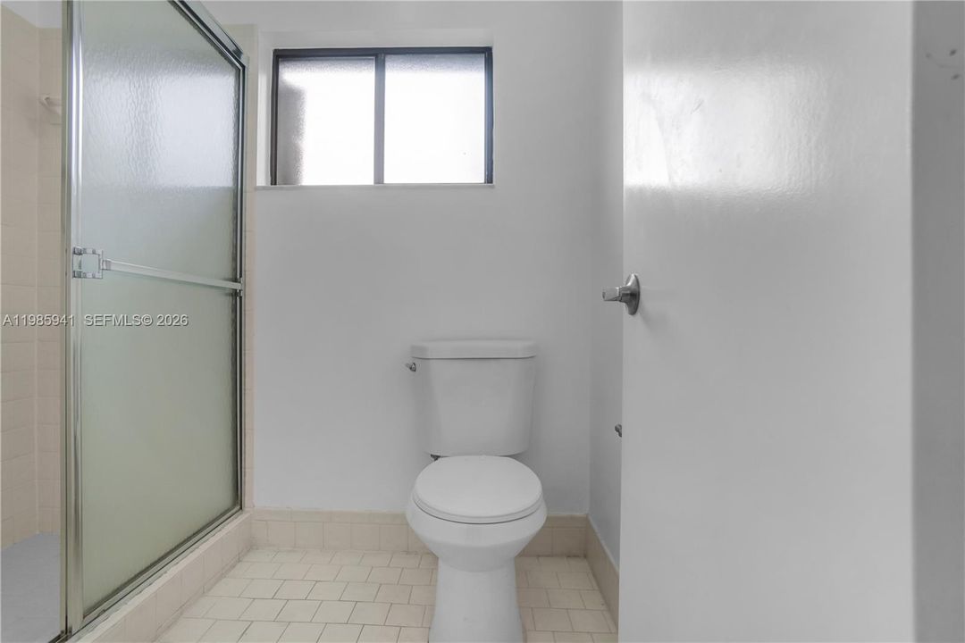 合同活跃: $349,990 (2 贝兹, 2 浴室, 1241 平方英尺)