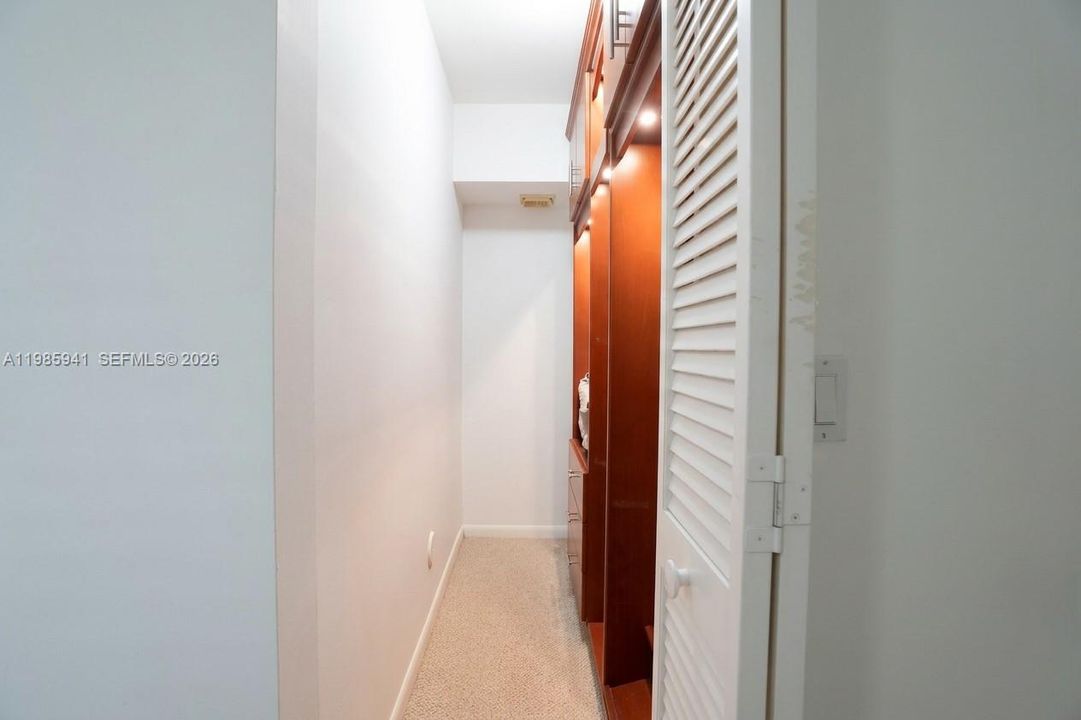 合同活跃: $349,990 (2 贝兹, 2 浴室, 1241 平方英尺)