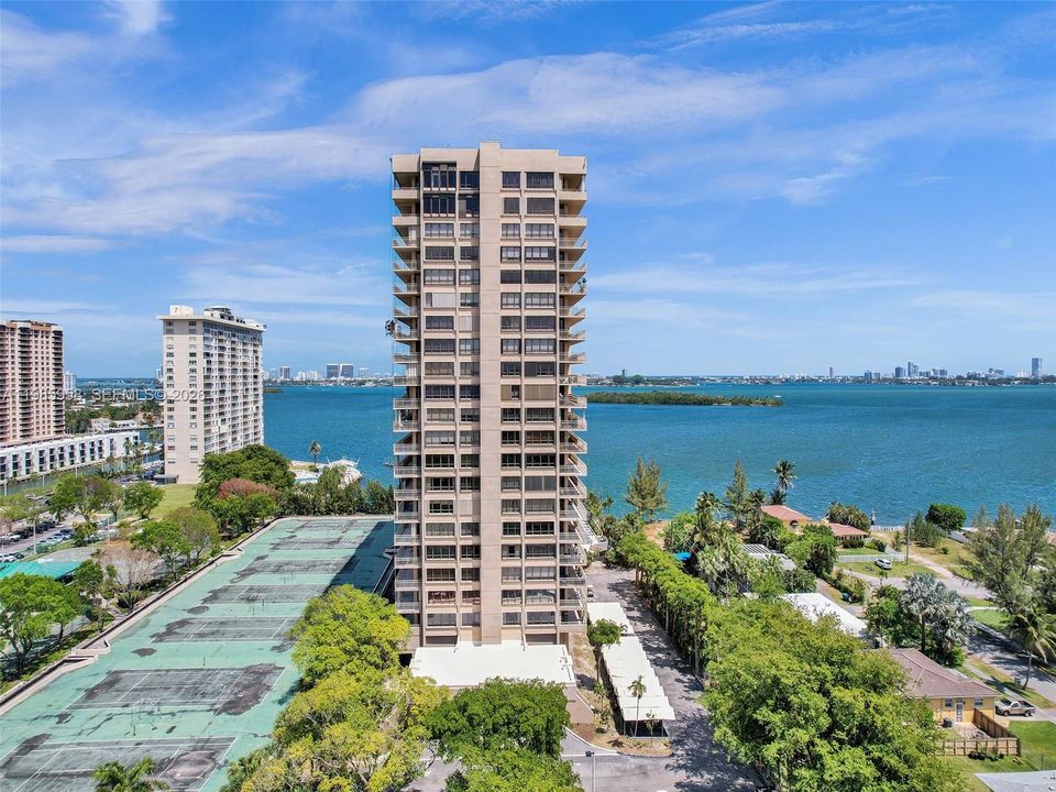 Recently Sold: $349,000 (2 beds, 2 baths, 2215 Square Feet)