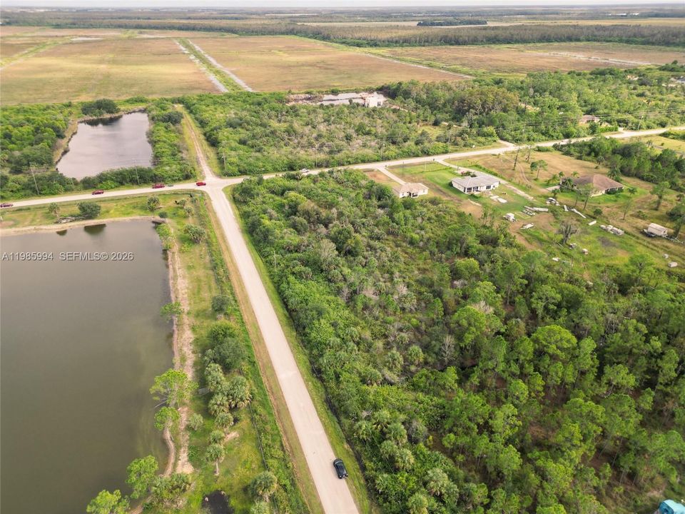 На продажу: $190,000 (2.81 acres)