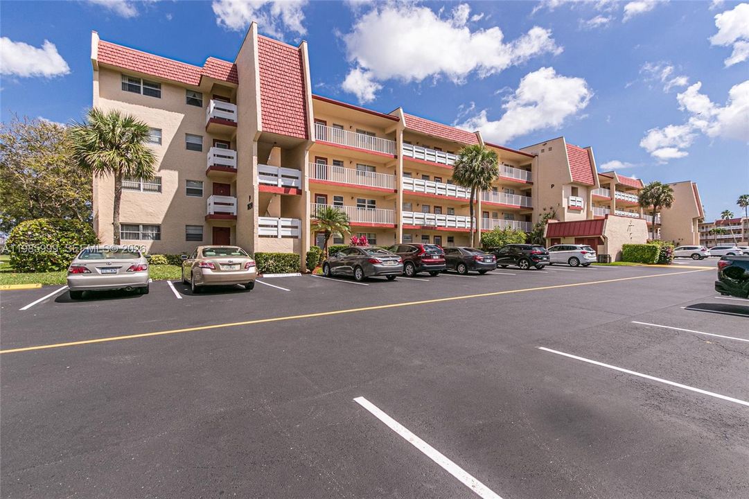 For Sale: $59,900 (1 beds, 1 baths, 775 Square Feet)