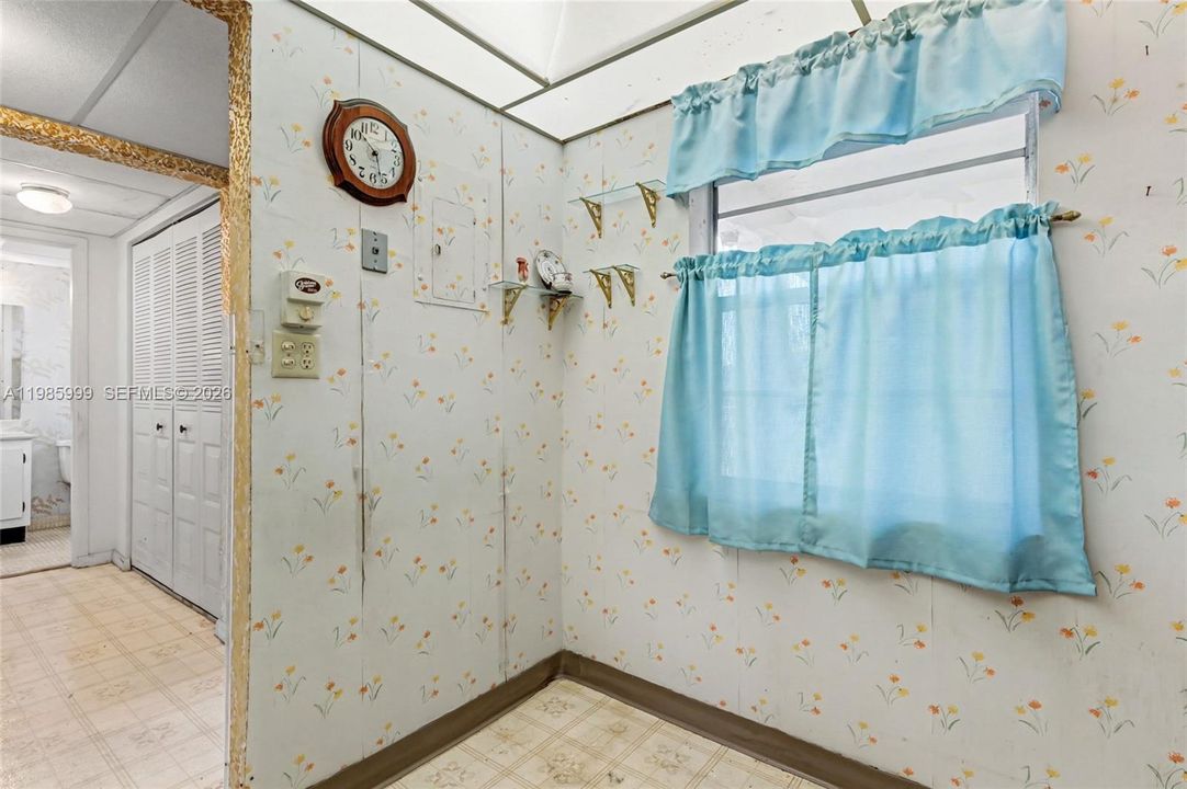 For Sale: $59,900 (1 beds, 1 baths, 775 Square Feet)