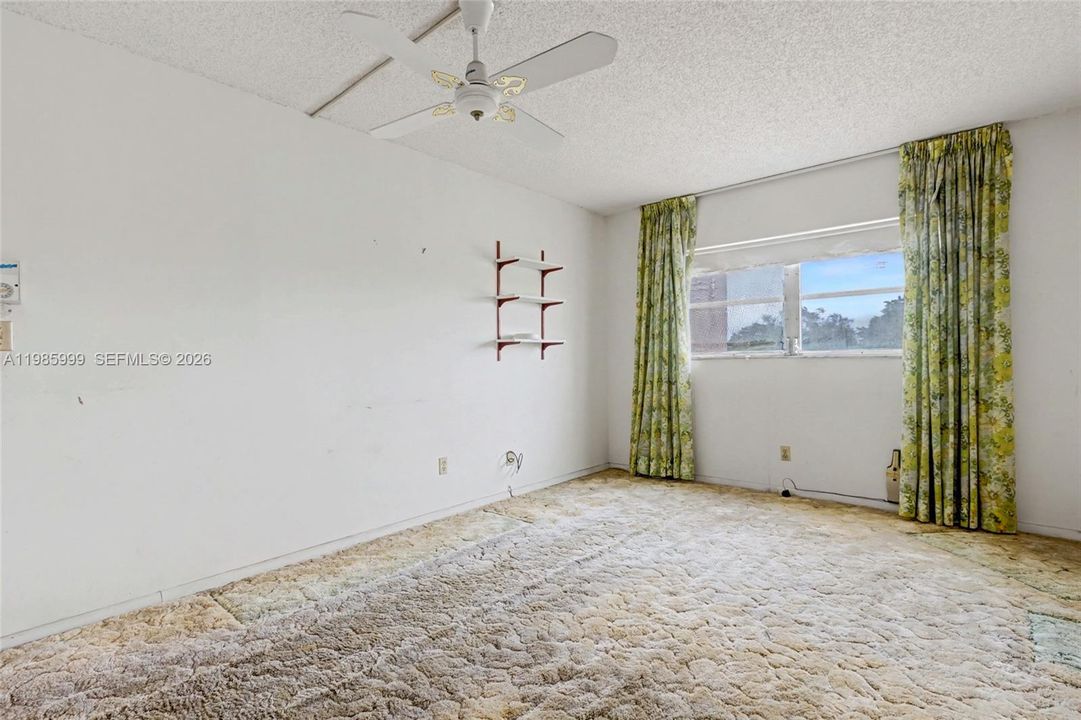 For Sale: $59,900 (1 beds, 1 baths, 775 Square Feet)