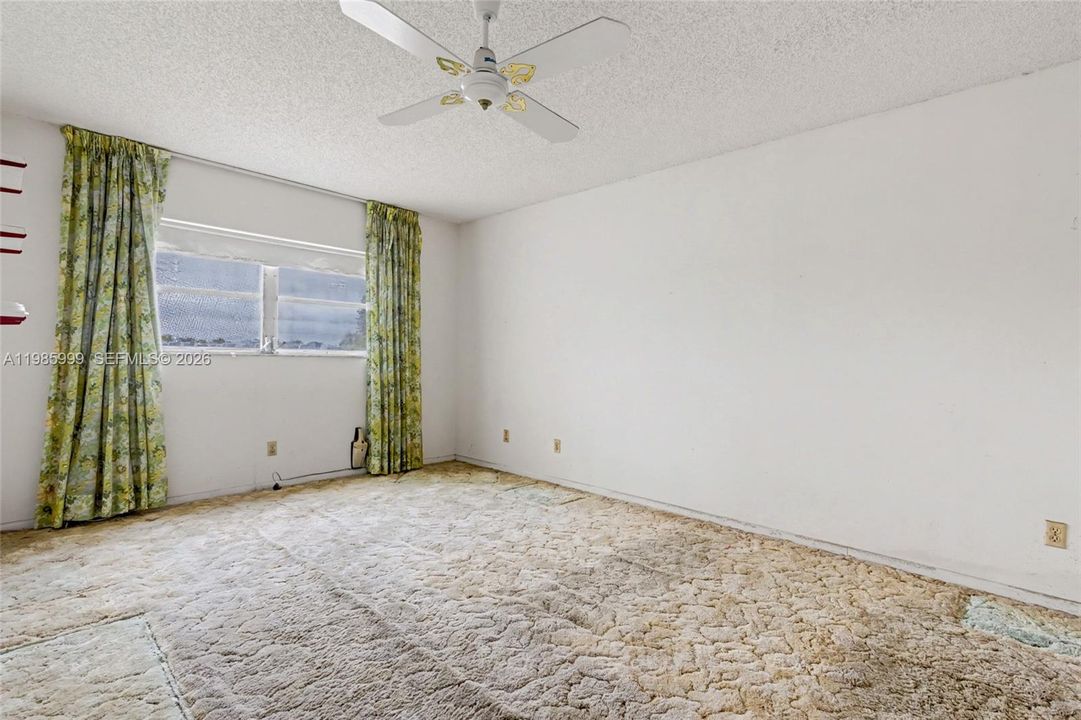 For Sale: $59,900 (1 beds, 1 baths, 775 Square Feet)