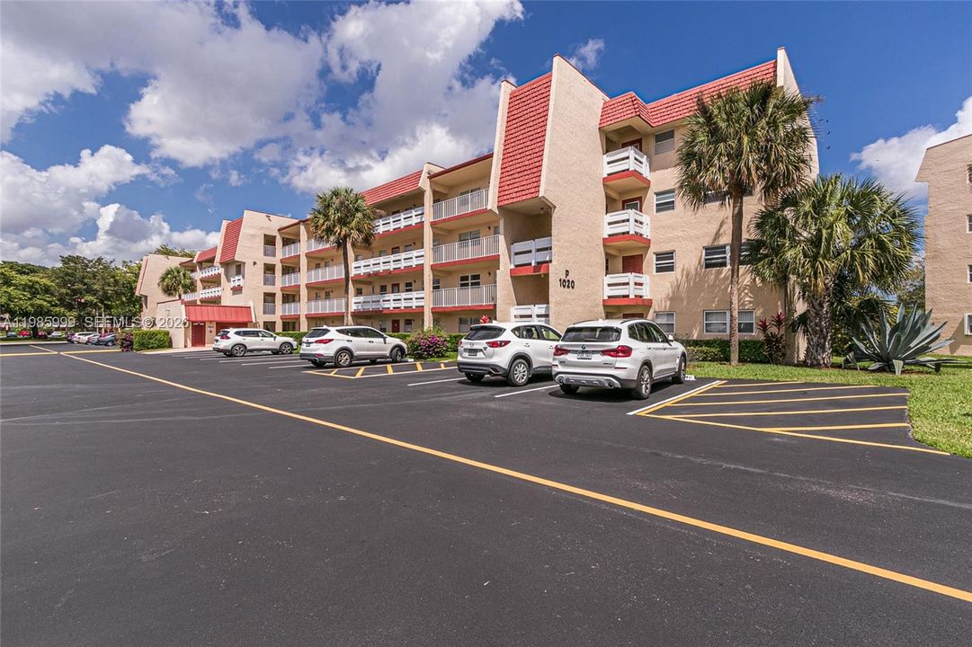 For Sale: $59,900 (1 beds, 1 baths, 775 Square Feet)