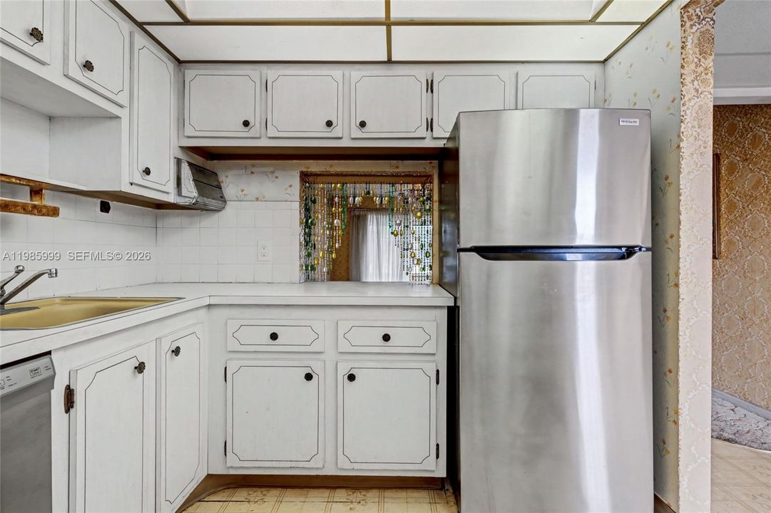 For Sale: $59,900 (1 beds, 1 baths, 775 Square Feet)