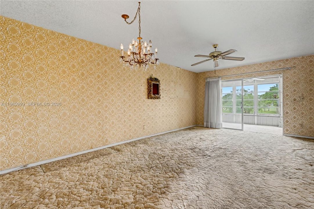 For Sale: $59,900 (1 beds, 1 baths, 775 Square Feet)
