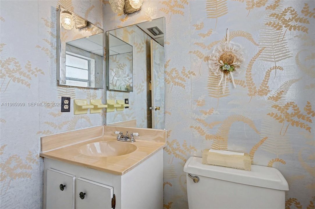 1/2 BATH