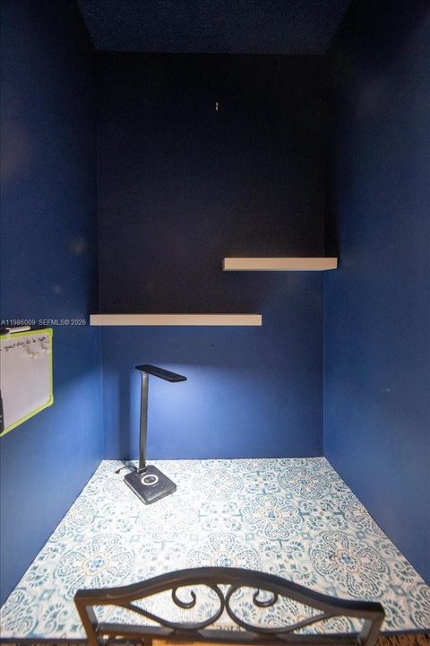 For Sale: $210,000 (1 beds, 1 baths, 700 Square Feet)