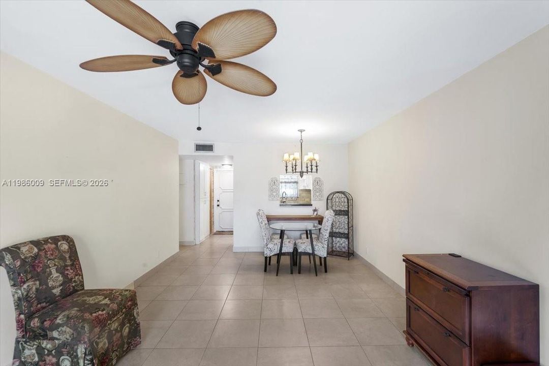 For Sale: $210,000 (1 beds, 1 baths, 700 Square Feet)