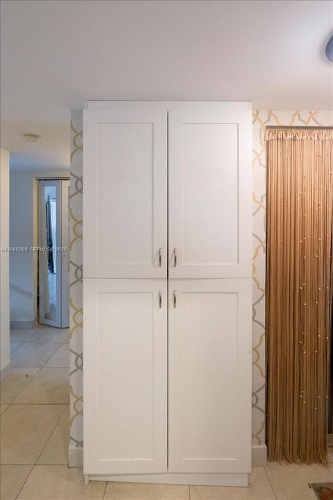 For Sale: $210,000 (1 beds, 1 baths, 700 Square Feet)