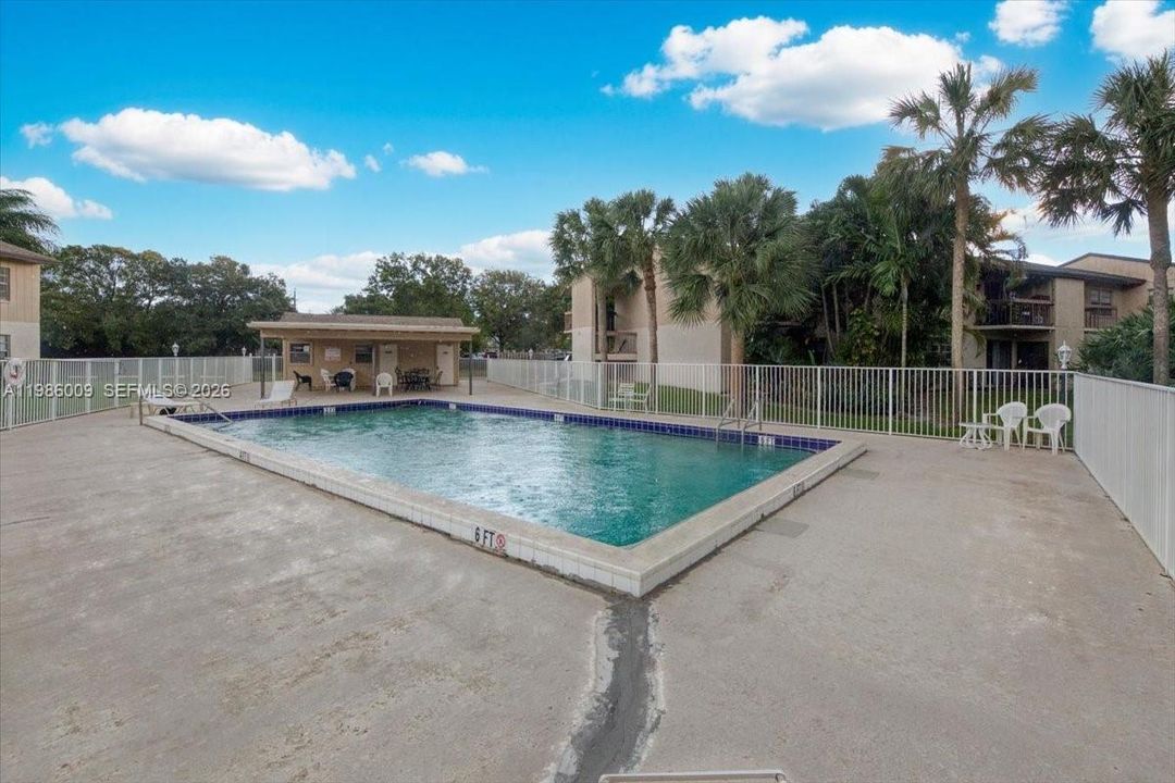 For Sale: $210,000 (1 beds, 1 baths, 700 Square Feet)