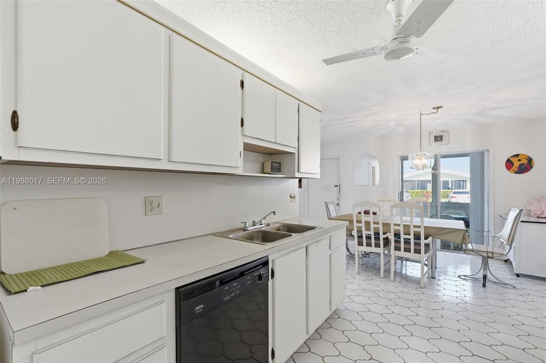 For Sale: $222,000 (2 beds, 2 baths, 1250 Square Feet)