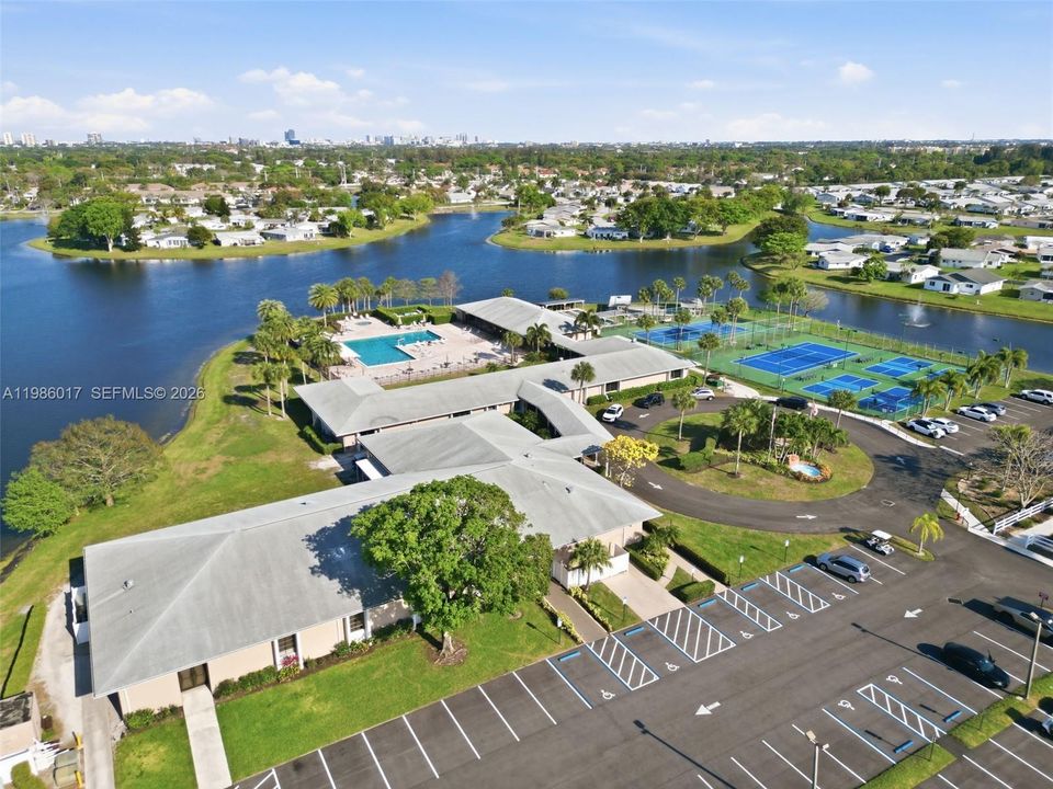 For Sale: $222,000 (2 beds, 2 baths, 1250 Square Feet)