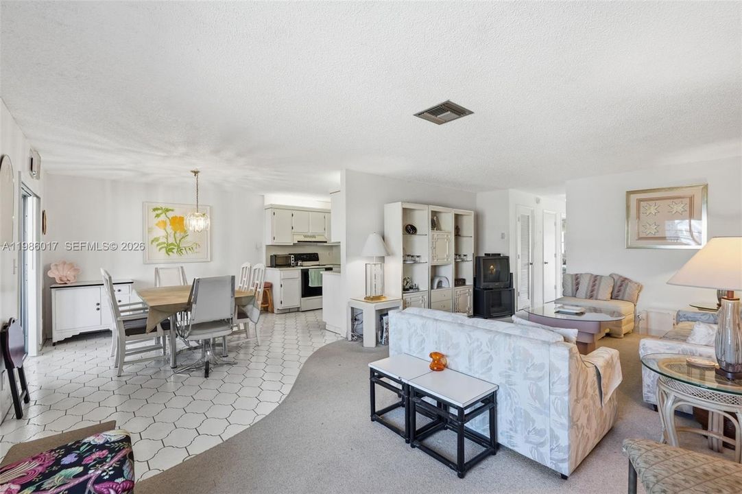 For Sale: $222,000 (2 beds, 2 baths, 1250 Square Feet)