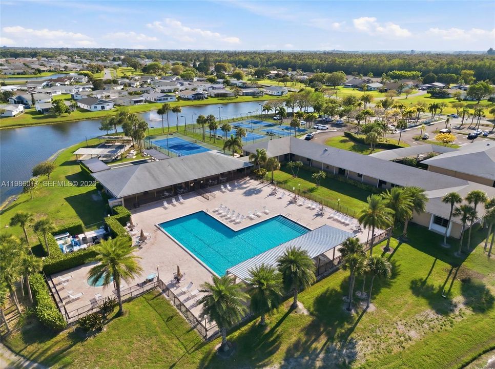 For Sale: $222,000 (2 beds, 2 baths, 1250 Square Feet)