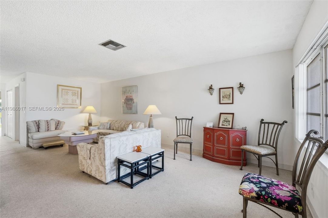 For Sale: $222,000 (2 beds, 2 baths, 1250 Square Feet)