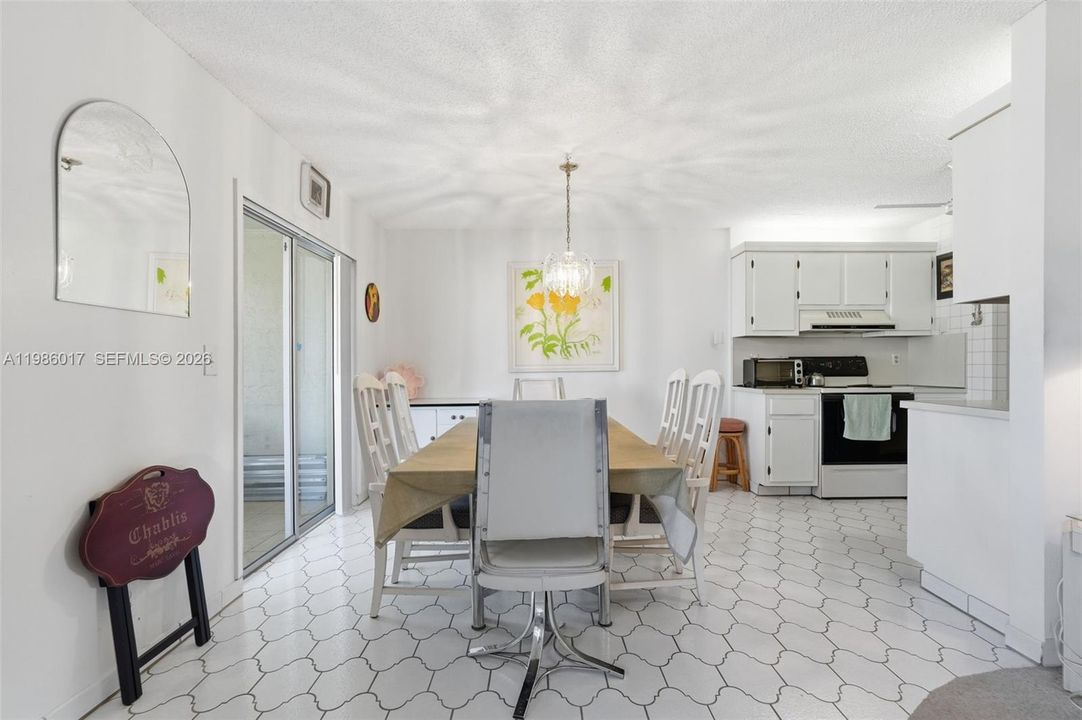 For Sale: $222,000 (2 beds, 2 baths, 1250 Square Feet)