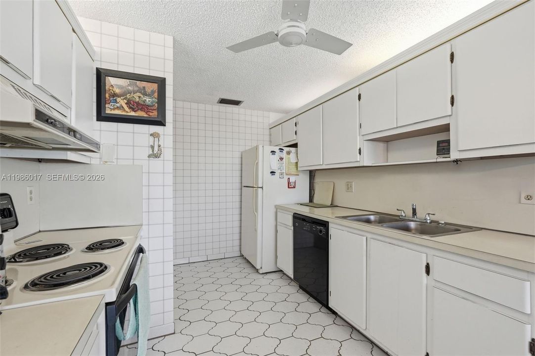 For Sale: $222,000 (2 beds, 2 baths, 1250 Square Feet)