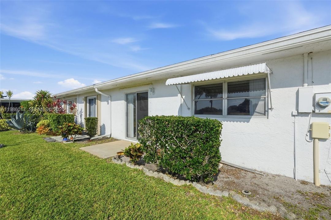 For Sale: $222,000 (2 beds, 2 baths, 1250 Square Feet)