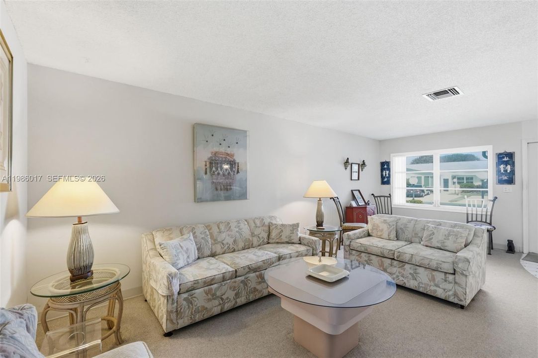 For Sale: $222,000 (2 beds, 2 baths, 1250 Square Feet)