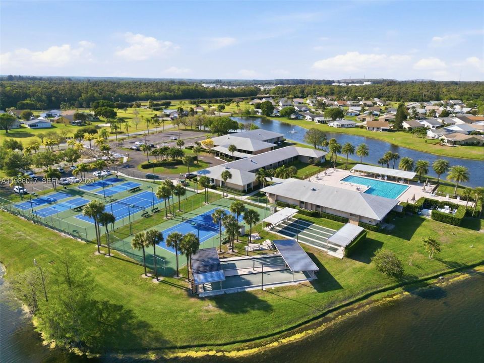 For Sale: $222,000 (2 beds, 2 baths, 1250 Square Feet)