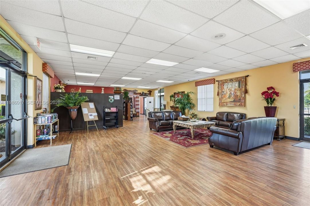 For Sale: $222,000 (2 beds, 2 baths, 1250 Square Feet)