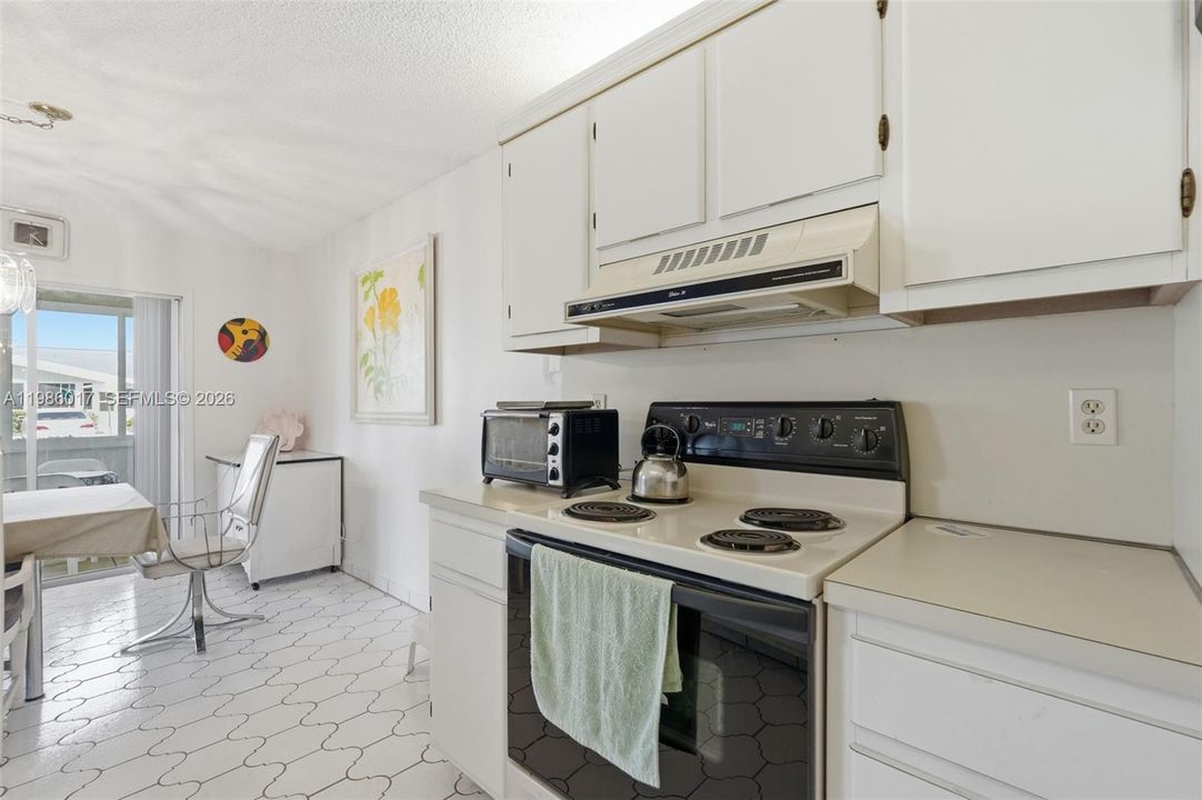 For Sale: $222,000 (2 beds, 2 baths, 1250 Square Feet)