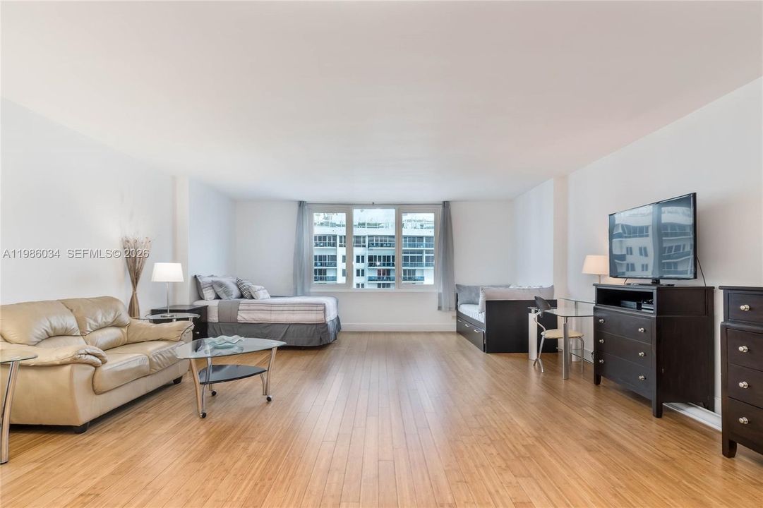 For Sale: $760,000 (0 beds, 1 baths, 760 Square Feet)