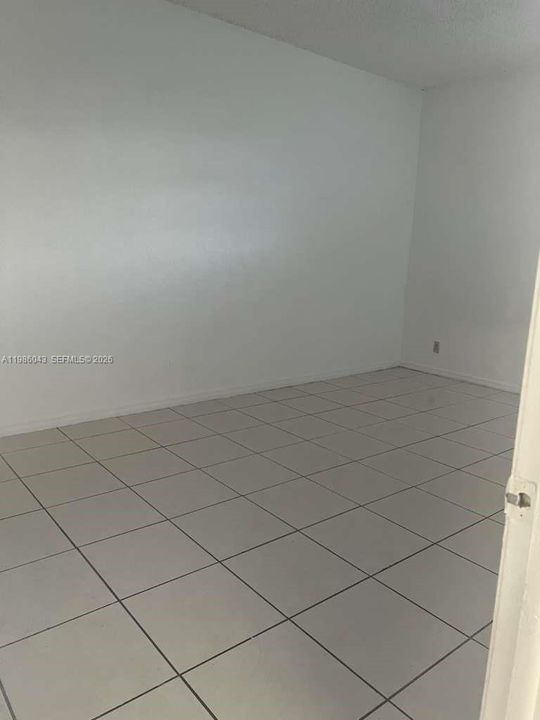 На продажу: $180,000 (1 спален, 1 ванн, 580 Квадратных фут)