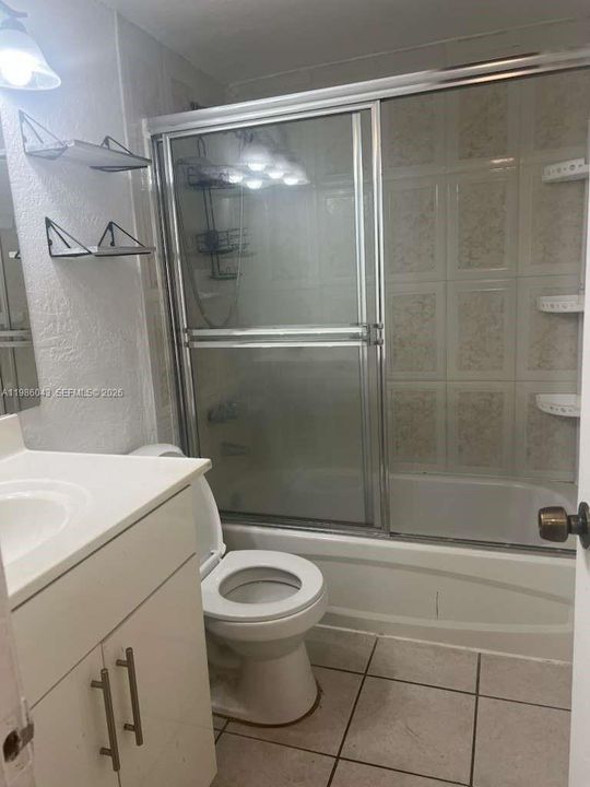 На продажу: $180,000 (1 спален, 1 ванн, 580 Квадратных фут)