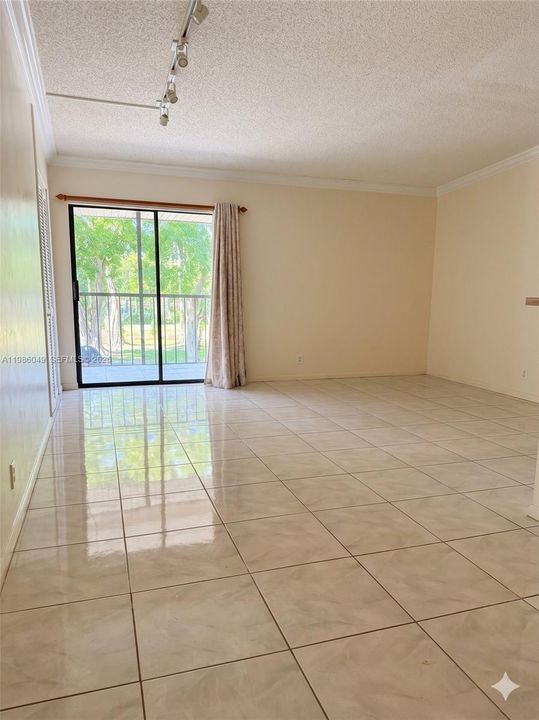 Activo con contrato: $1,550 (2 camas, 1 baños, 940 Pies cuadrados)