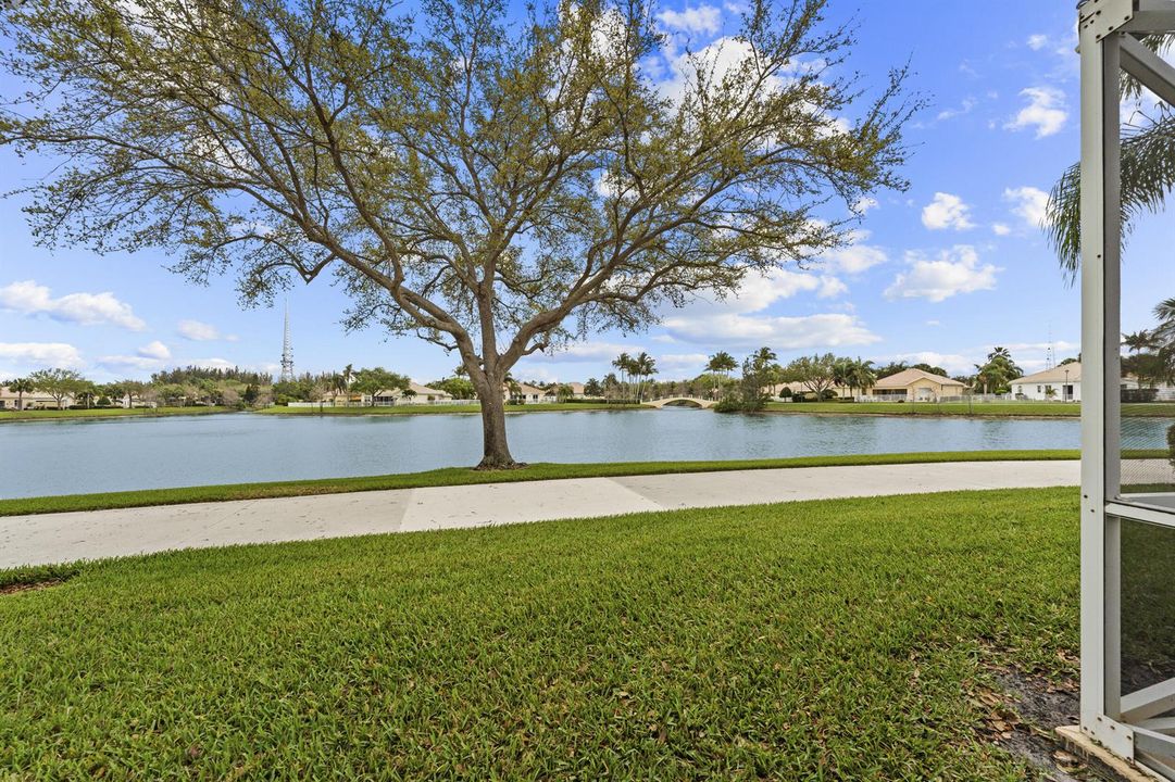Walking/Biking Paths Around the Lake!