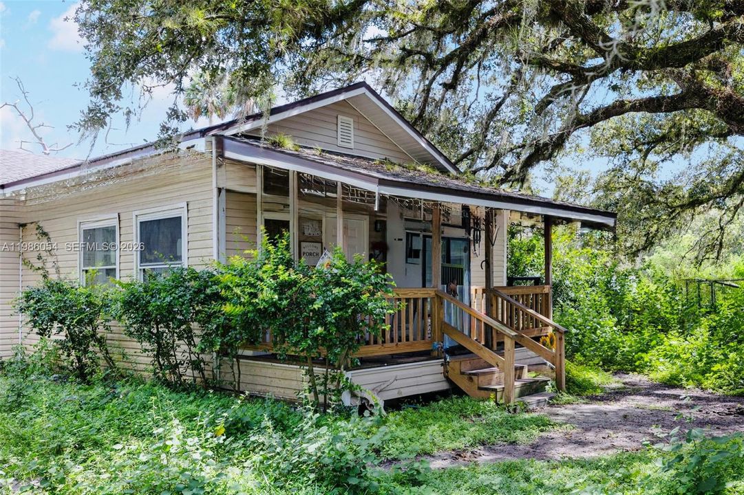 For Sale: $889,000 (3 beds, 2 baths, 1701 Square Feet)