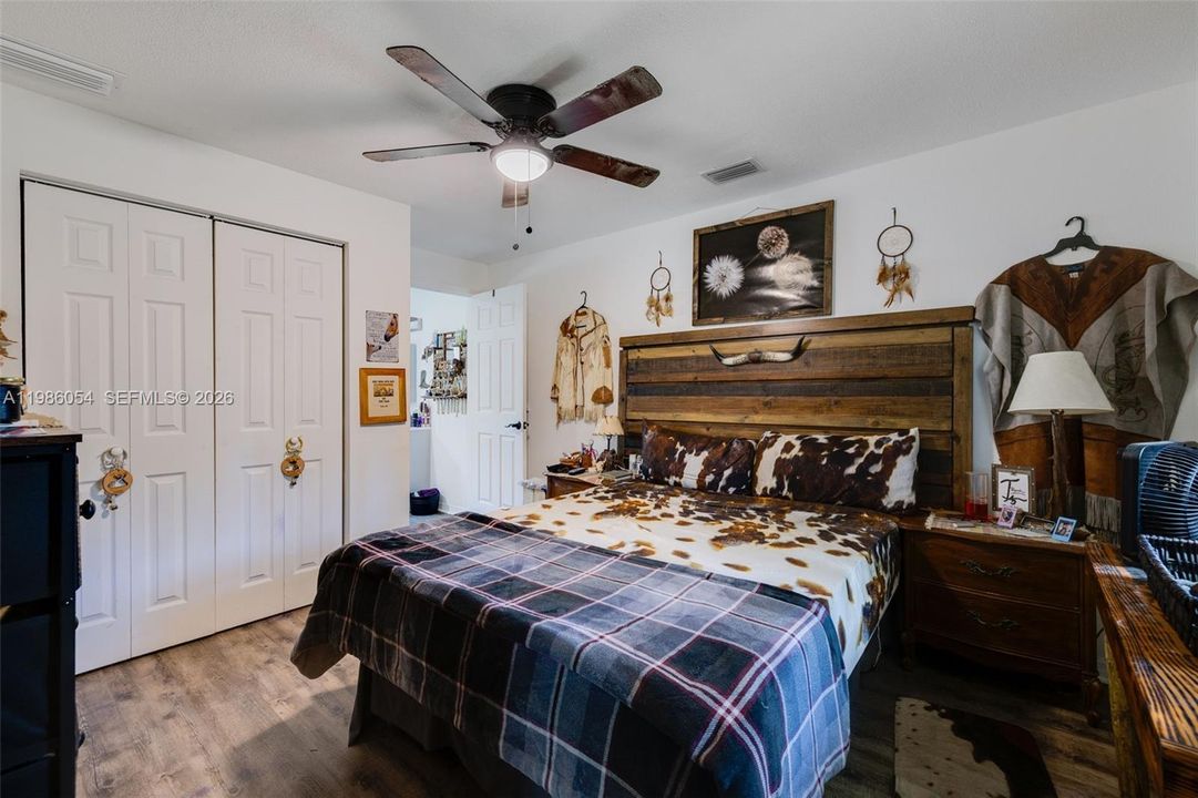 For Sale: $889,000 (3 beds, 2 baths, 1701 Square Feet)