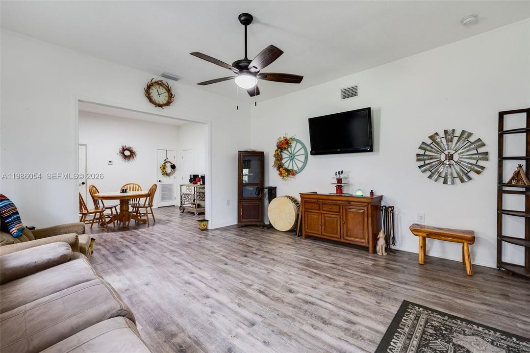 For Sale: $889,000 (3 beds, 2 baths, 1701 Square Feet)