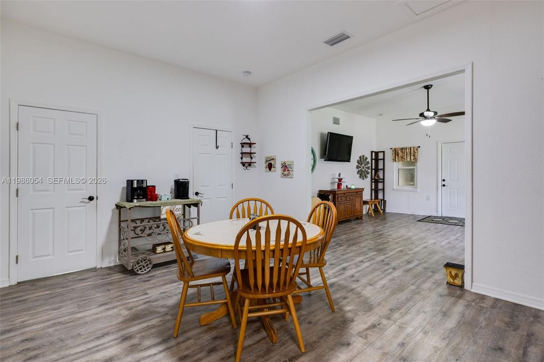 For Sale: $889,000 (3 beds, 2 baths, 1701 Square Feet)